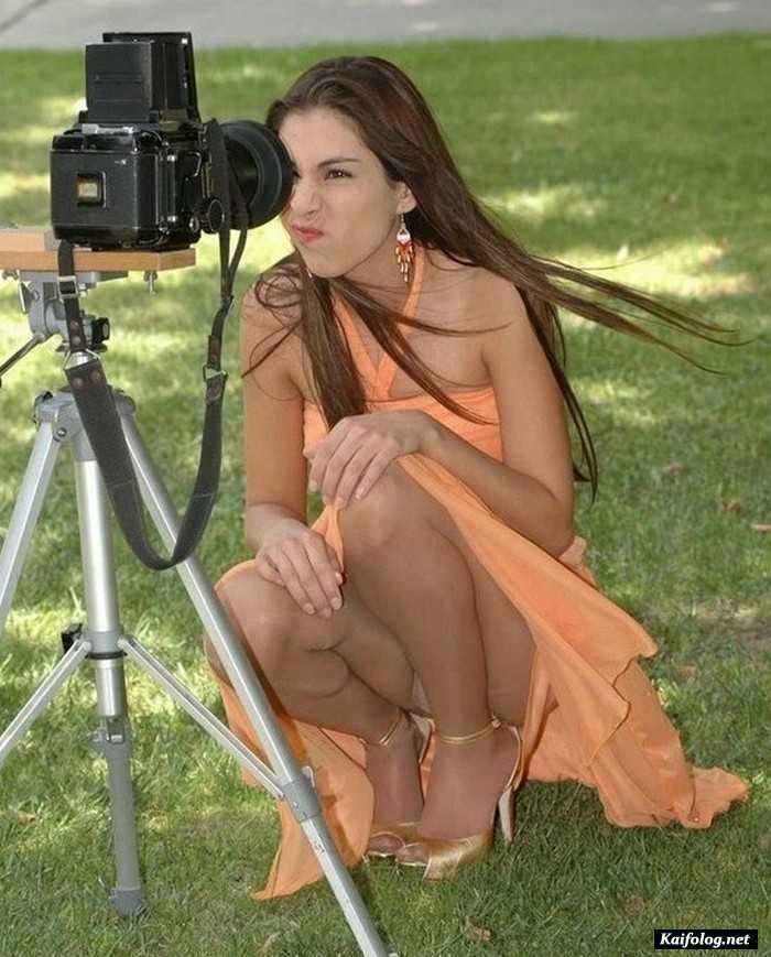 секси девушка с фотоаппаратом